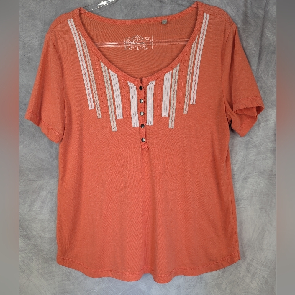 Pandhandle Size Large Short Sleeve Blouse With White Vertical Detailing